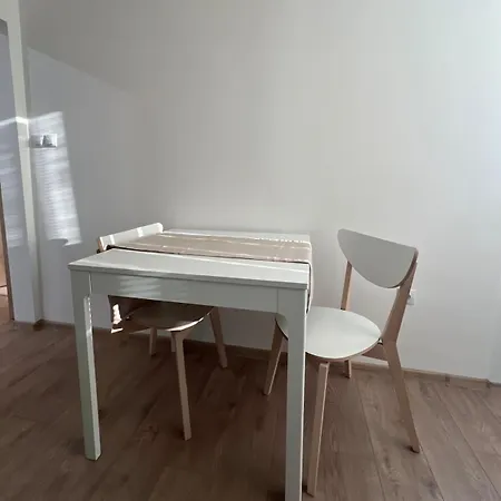 Апартамент 1 Bedroom Gateway To The Old Capital *